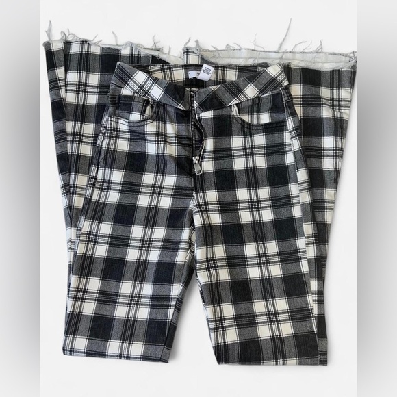 Forever 21 Denim - Forever 21 Women's Black and White Plaid Flare Jeans